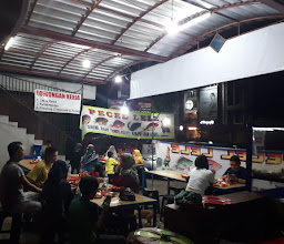 Warung Pecel Lele Kesuwur Cak Kholik photo