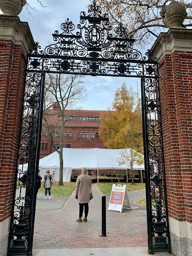Monument «John Harvard Statue», reviews and photos, 1 Harvard Bus Tunnel, Cambridge, MA 02138, USA