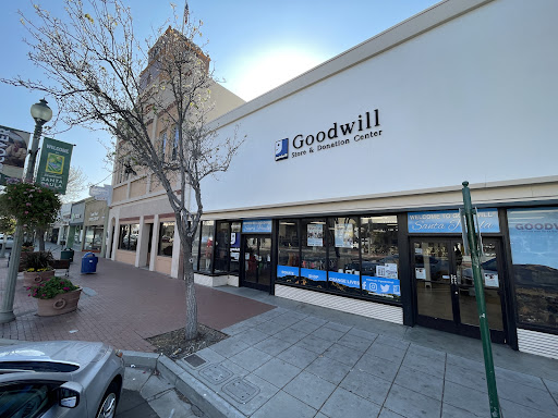 Goodwill Retail Store & Donation Center, 858 E Main St, Santa Paula, CA 93060, USA, 