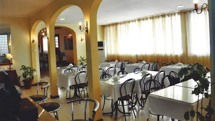 Restaurante Espelho D,Água - 56PJ+XPX, Largo Bressane Leite, Luanda, Angola