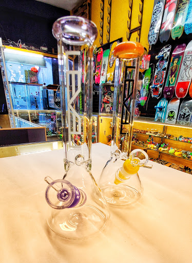 Tobacco Shop «Cherry Smoke & Skate Shop», reviews and photos, 418 Cherry Ave, Long Beach, CA 90802, USA