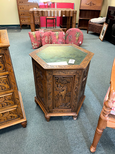 Thrift Store «Tambourine Resale Shop», reviews and photos, 1619 10th Ave, Vero Beach, FL 32960, USA