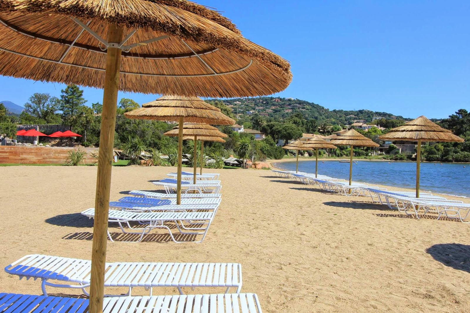 Foto von Plage de Cala Verde II mit heller sand Oberfläche