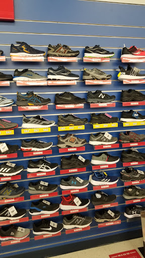 Sporting Goods Store «Big 5 Sporting Goods - Sunnyvale», reviews and photos, 721 Sunnyvale Saratoga Rd, Sunnyvale, CA 94087, USA