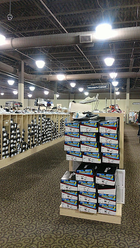 Shoe Store «DSW Designer Shoe Warehouse», reviews and photos, 202 Orland Park Pl, Orland Park, IL 60462, USA