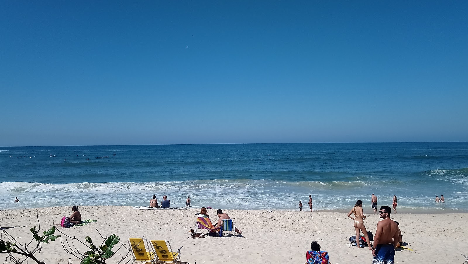 Foto van Bandeirantes Strand met recht en lang