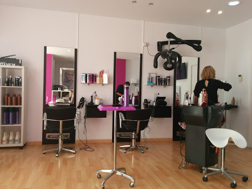 Mª Carme Perruqueria en Manlleu, Barcelona