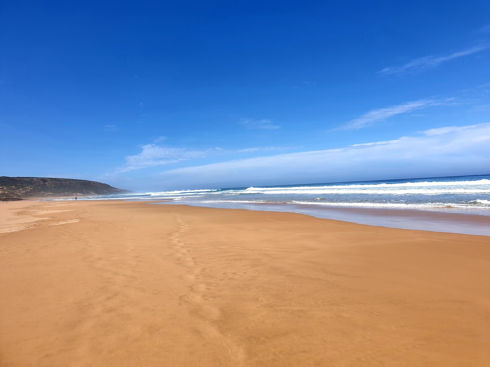 Fotografie cu Waitpinga Beach sprijinit de stânci