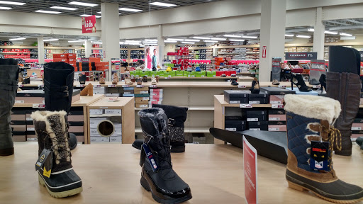 Shoe Store «Famous Footwear», reviews and photos, 1665 Olentangy River Rd, Columbus, OH 43212, USA