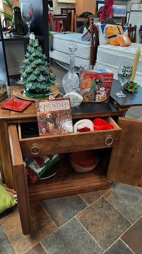 Thrift Store «St. Vincent De Paul Thrift Store», reviews and photos, 13986 Manchester Rd, Ballwin, MO 63011, USA