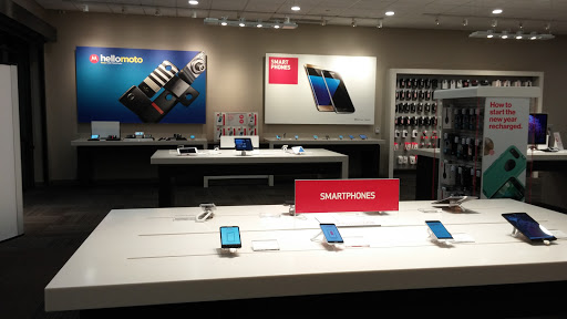 Cell Phone Store «Verizon», reviews and photos, 755 NW Gilman Blvd J, Issaquah, WA 98027, USA