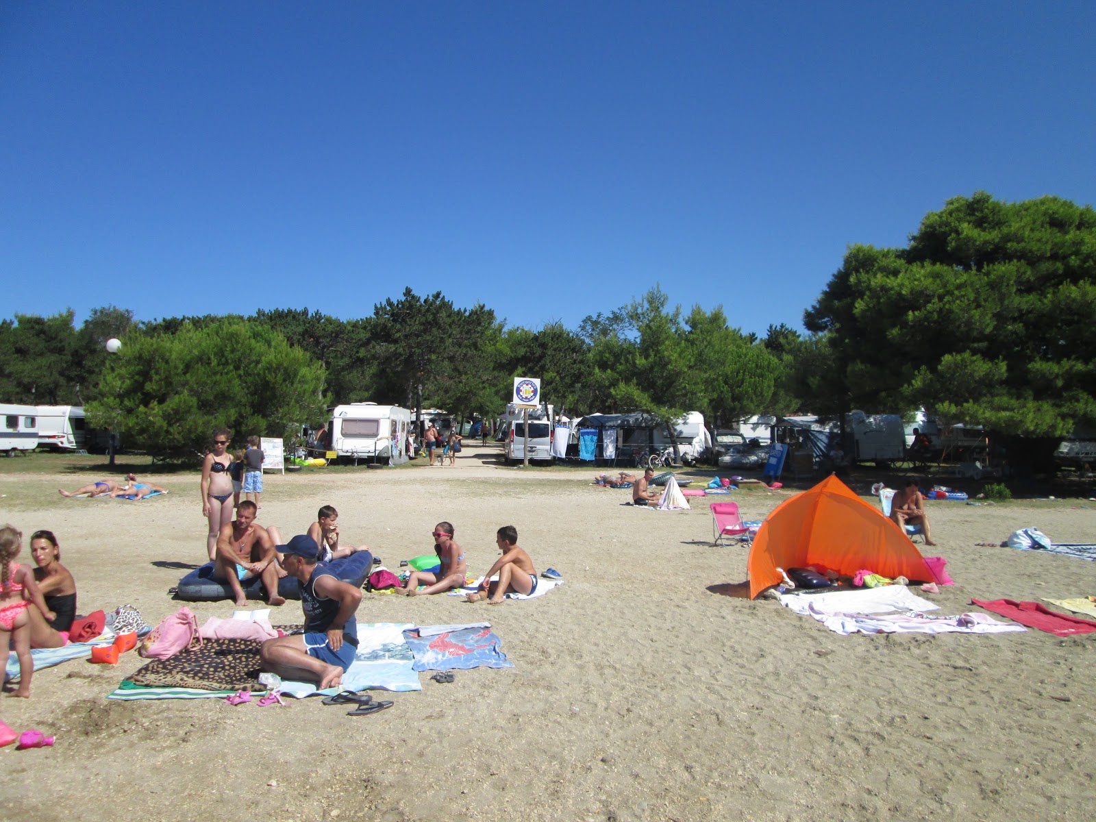 Foto di Dalmatia beach con parzialmente pulito livello di pulizia