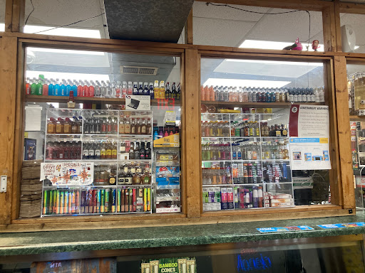 Liquor Store «10th St Liquor Store», reviews and photos, 811 10th St, North Chicago, IL 60064, USA