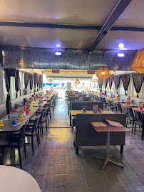 Atmosphère du Restaurant La Table d'Aimé - Tous les dimanche midi cochon à la broche à La Grande-Motte - n°3