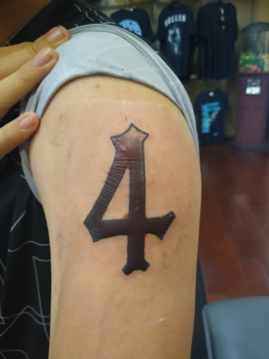 Tattoo Shop «Davinci Tattoo», reviews and photos, 777 E Merritt Island Causeway, Merritt Island, FL 32952, USA