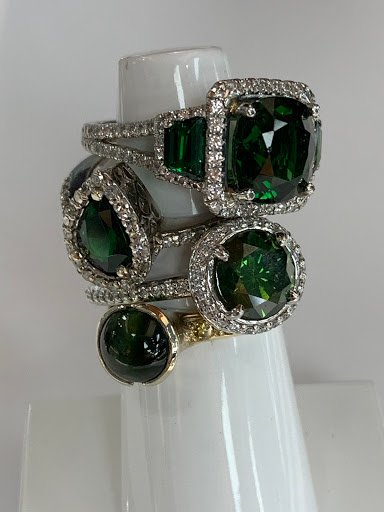 Jewelry Store «Distinctive Gold Jewelry», reviews and photos, 19991 South La Grange Road, Frankfort, IL 60423, USA