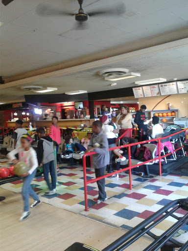 Bowling Alley «AMF Bowlero Lanes», reviews and photos, 11737 W Burleigh St, Wauwatosa, WI 53222, USA