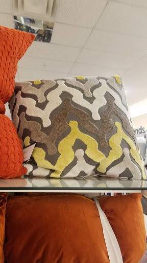 Department Store «T.J. Maxx & HomeGoods», reviews and photos, 111 Taunton St, Plainville, MA 02762, USA
