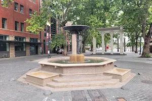 Skidmore Fountain image