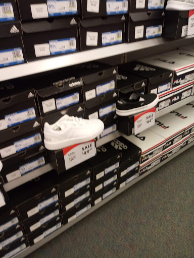 Pet Supply Store «Petco Animal Supplies», reviews and photos, 364 Randall Rd, South Elgin, IL 60177, USA