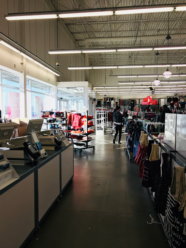 Clothing Store «Old Navy», reviews and photos, 141 Tuckahoe Rd, Sewell, NJ 08080, USA