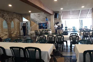 Jar el Qamar restaurant , Beskinta image