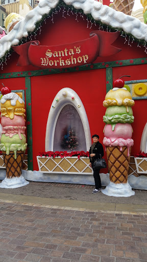 Shopping Mall «The Grove», reviews and photos, 189 The Grove Dr, Los Angeles, CA 90036, USA