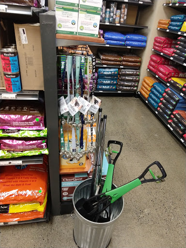 Pet Supply Store «Mud Bay», reviews and photos, 2100 SE 164th Ave, Vancouver, WA 98683, USA