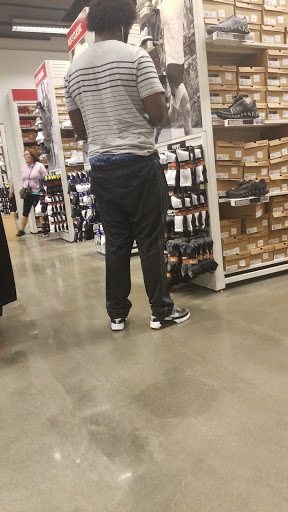 Shoe Store «Reebok Outlet», reviews and photos, 651 Kapkowski Rd #1048, Elizabeth, NJ 07201, USA