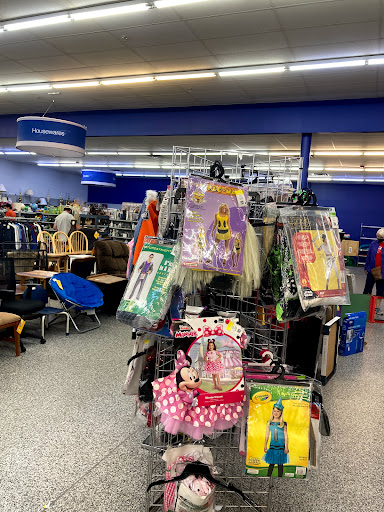 Thrift Store «Goodwill Industries of Greater Cleveland & East Central Ohio», reviews and photos, 23100 Lorain Rd, North Olmsted, OH 44070, USA