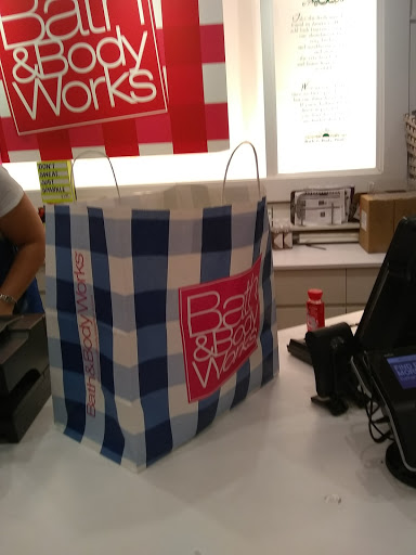 Beauty Supply Store «Bath & Body Works», reviews and photos, 17265 Silver Pkwy, Fenton, MI 48430, USA