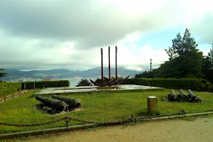 Monumento ós galeóns de Rande image