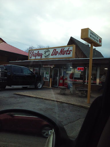Donut Shop «Shipley Do-Nuts», reviews and photos, 507 W Moore Ave, Terrell, TX 75160, USA