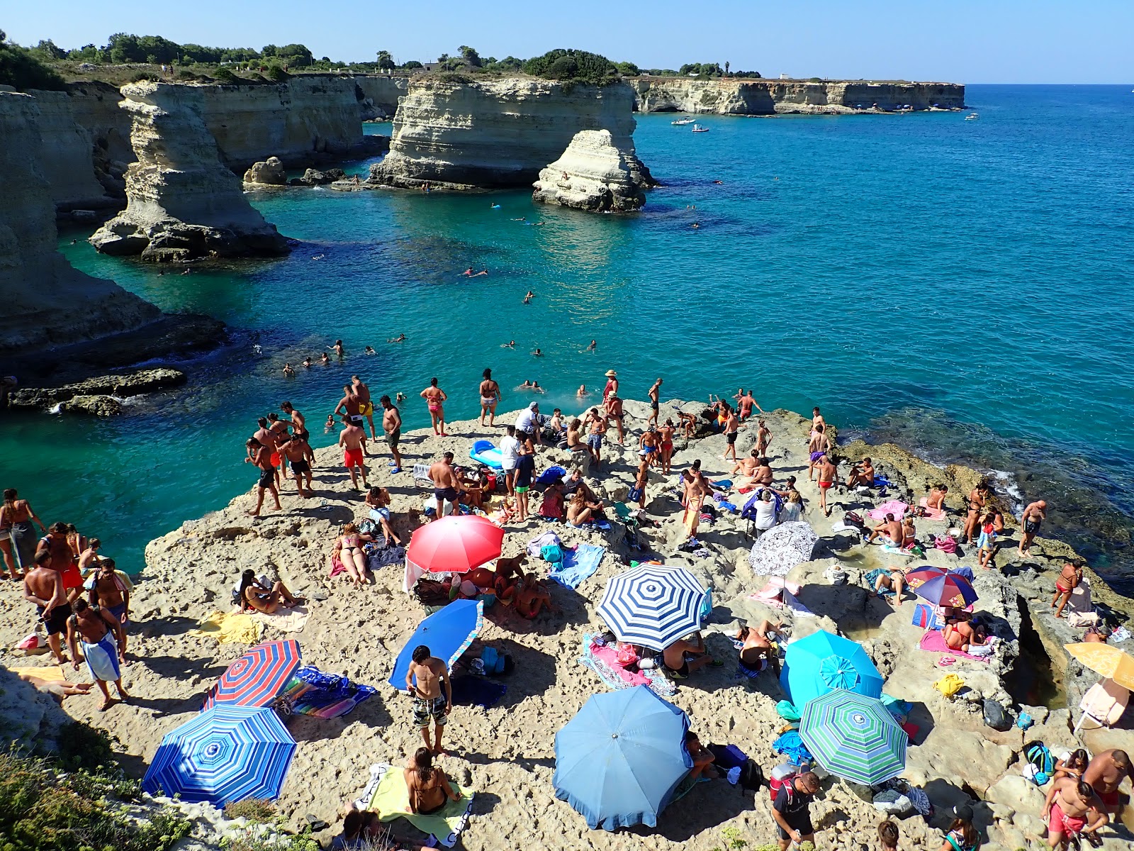 Photo de Spiaggia Torre Sant'Andrea avec baie spacieuse