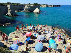 Photo de Spiaggia Torre Sant'Andrea avec baie spacieuse