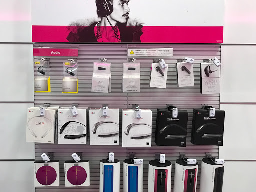 Cell Phone Store «T-Mobile», reviews and photos, 595 Coleman Ave #40, San Jose, CA 95110, USA