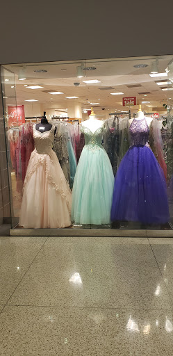 Shopping Mall «Oakland Mall», reviews and photos, 412 W 14 Mile Rd, Troy, MI 48083, USA