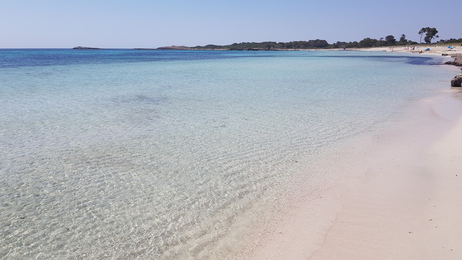 Fotografija El Caragol z svetel fin pesek površino