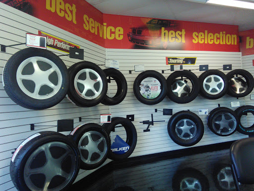 Tire Shop «Tires Plus», reviews and photos, 250 W Merritt Island Causeway, Merritt Island, FL 32952, USA