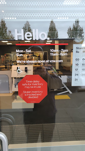 Cell Phone Store «Verizon», reviews and photos, 17100 Southcenter Pkwy #116, Tukwila, WA 98188, USA