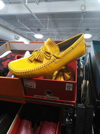 Shoe Store «DSW Designer Shoe Warehouse», reviews and photos, 60 NJ-17, Paramus, NJ 07652, USA