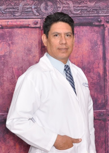 Dr. José Miguel Medrano Flores, Oftalmólogo