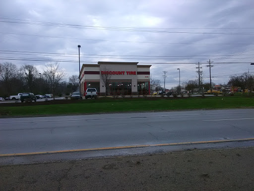 Tire Shop «Discount Tire Store - Louisville, KY», reviews and photos, 2131 S Hurstbourne Pkwy, Louisville, KY 40220, USA