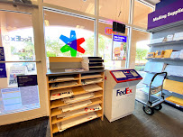 FedEx Office Print & Ship Center - Photo 6 - Car repair in Pembroke Pines, FL, Pembroke Pines