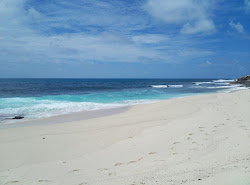 Foto de Anse Manom com uma linha costeira espaçosa