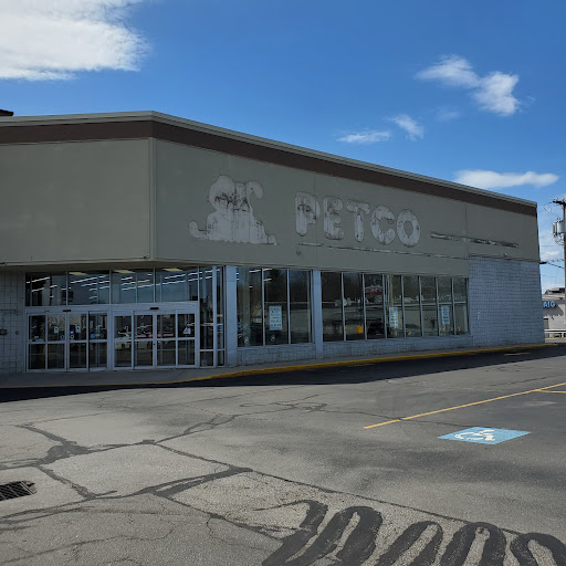 Pet Supply Store «Petco Animal Supplies», reviews and photos, 1049 S Willow St, Manchester, NH 03103, USA