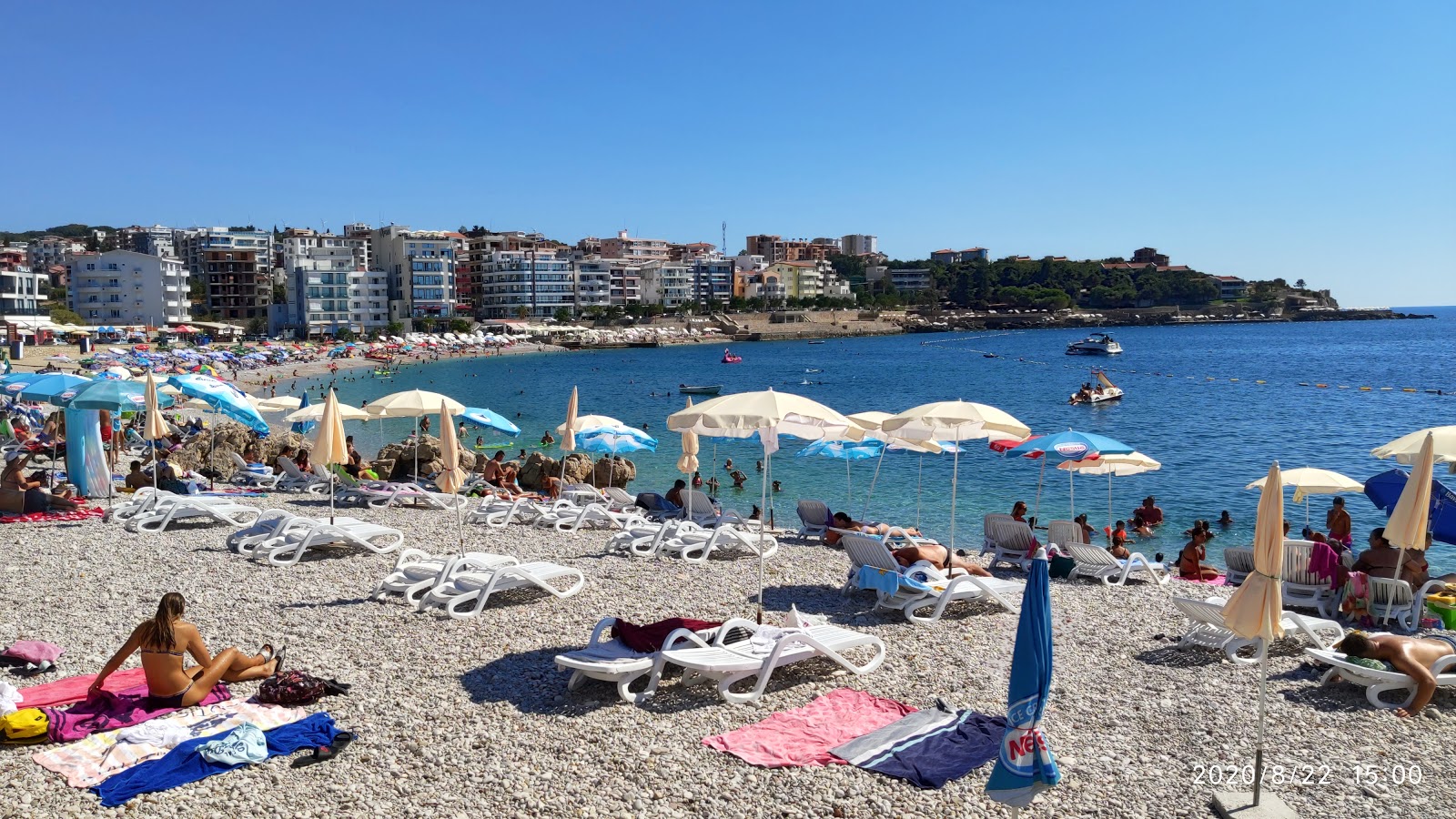 Veliki Pijesak beach的照片 带有蓝色的水表面