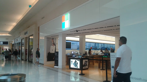 Computer Store «Microsoft Store - International Plaza», reviews and photos, 2223 N Westshore Blvd, Tampa, FL 33607, USA