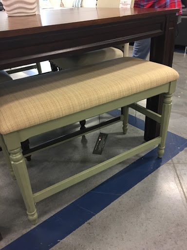 Outlet Store «Rooms To Go Outlet Furniture Store - Pearl River», reviews and photos, 63295 Old Military Rd, Pearl River, LA 70452, USA