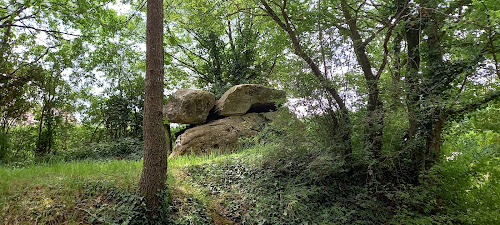 Dolmen des Roches à Vouvray-sur-Huisne